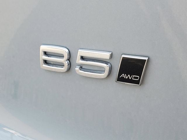 2026 Volvo XC40 B5 Core