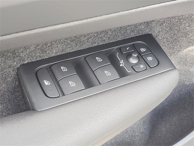 2026 Volvo XC40 B5 Core