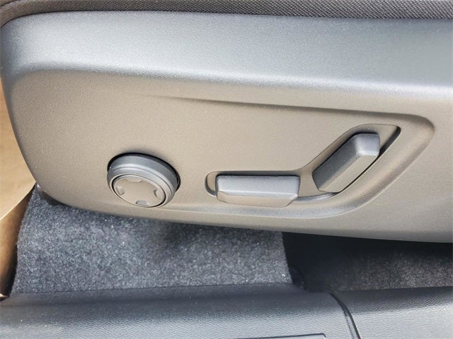 2026 Volvo XC40 B5 Core