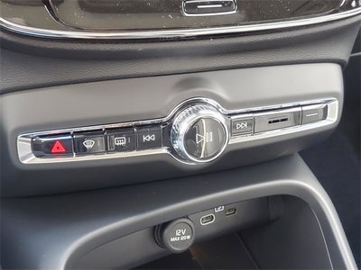 2026 Volvo XC40 B5 Core