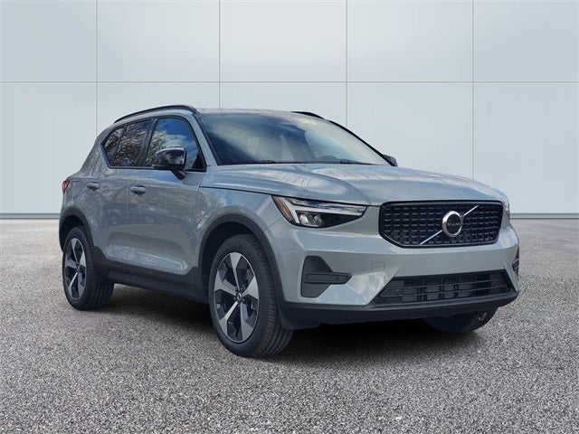 2026 Volvo XC40 B5 Core