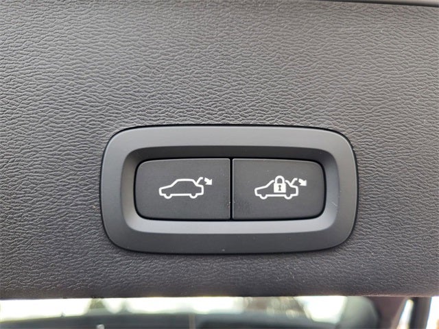 2026 Volvo XC40 B5 Core