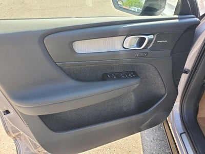 2026 Volvo XC40 B5 Ultra
