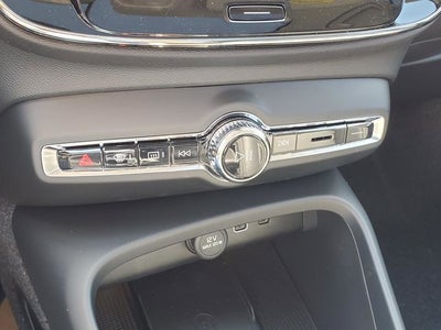 2026 Volvo XC40 B5 Ultra