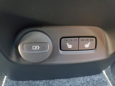 2026 Volvo XC40 B5 Ultra