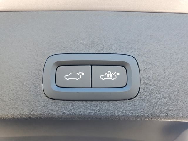 2026 Volvo XC40 B5 Ultra
