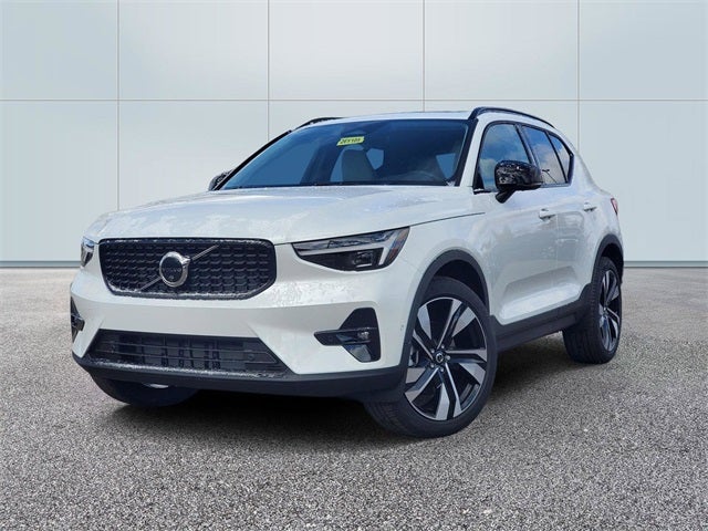 2026 Volvo XC40 B5 Ultra
