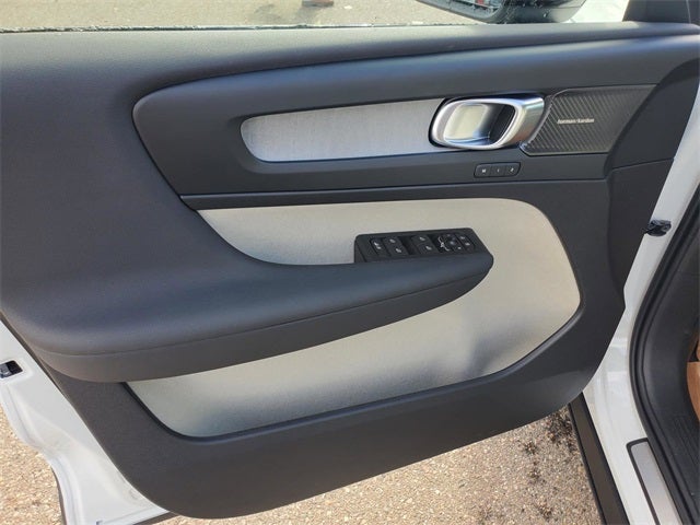 2026 Volvo XC40 B5 Ultra