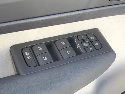 2026 Volvo XC40 B5 Ultra