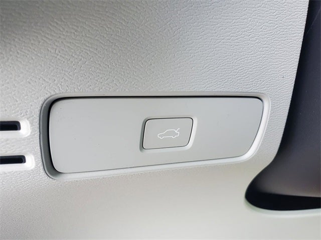 2026 Volvo XC40 B5 Ultra