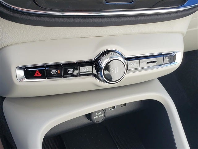 2026 Volvo XC40 B5 Ultra