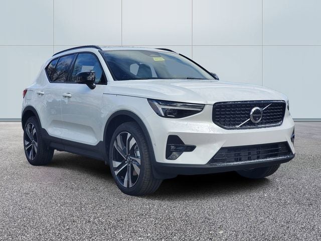 2026 Volvo XC40 B5 Ultra