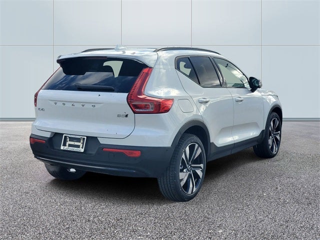 2026 Volvo XC40 B5 Ultra
