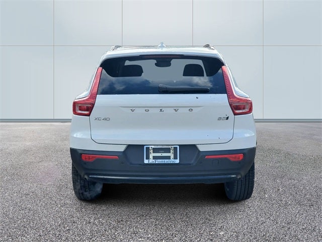 2026 Volvo XC40 B5 Ultra