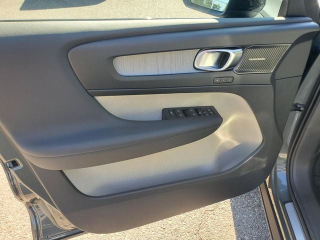 2026 Volvo XC40 B5 Ultra