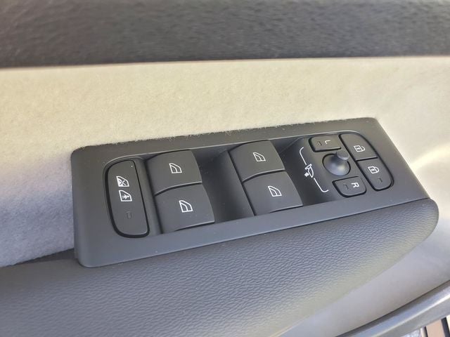 2026 Volvo XC40 B5 Ultra