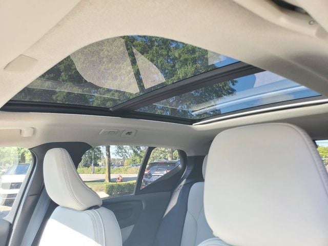 2026 Volvo XC40 B5 Ultra