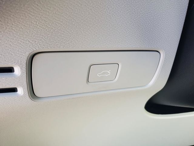 2026 Volvo XC40 B5 Ultra