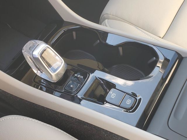 2026 Volvo XC40 B5 Ultra