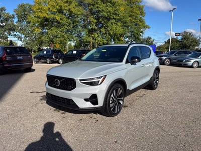2026 Volvo XC40 B5 Ultra