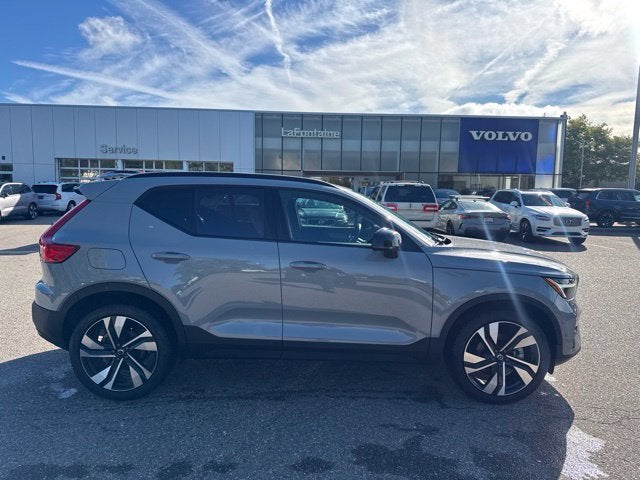 2026 Volvo XC40 B5 Ultra