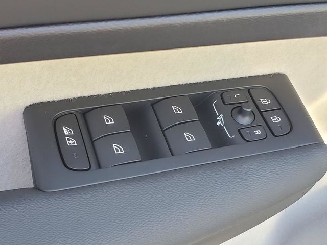 2026 Volvo XC40 B5 Ultra
