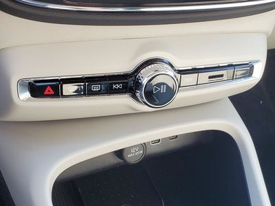 2026 Volvo XC40 B5 Ultra