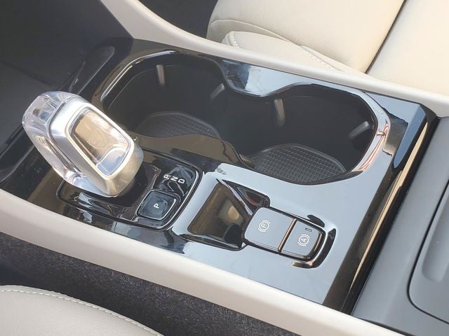 2026 Volvo XC40 B5 Ultra