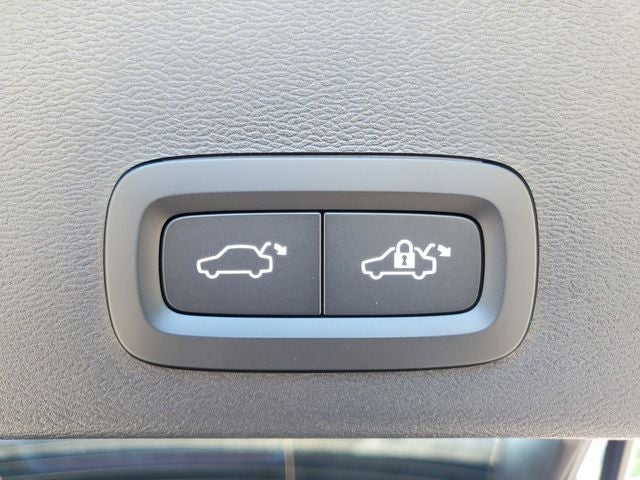 2026 Volvo XC40 B5 Ultra