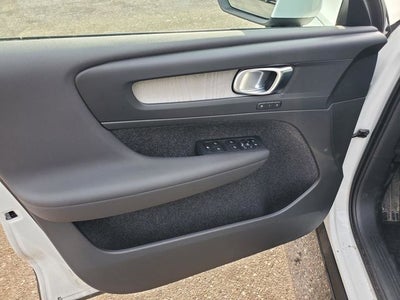 2023 Volvo XC40 B5 Core