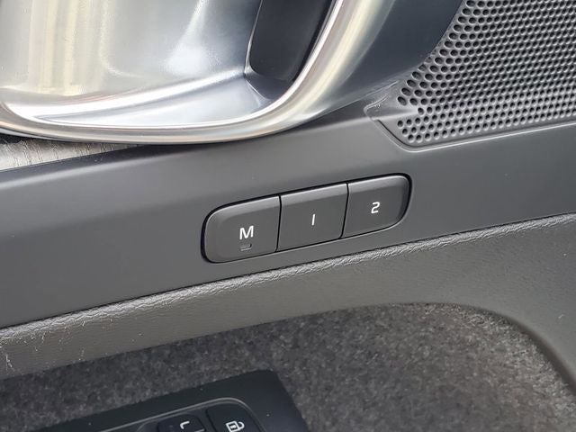 2023 Volvo XC40 B5 Core