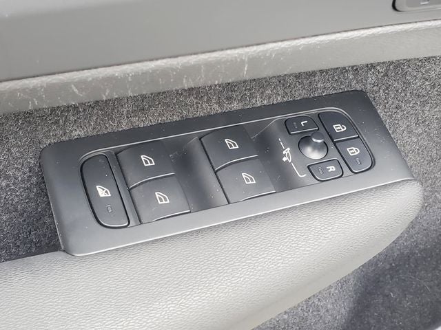 2023 Volvo XC40 B5 Core