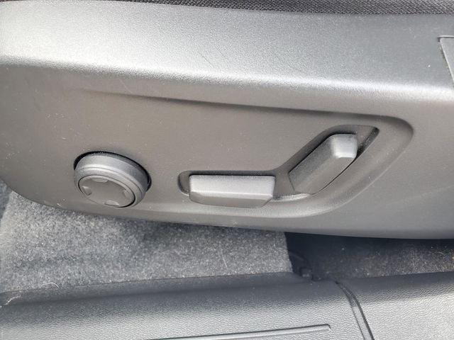 2023 Volvo XC40 B5 Core