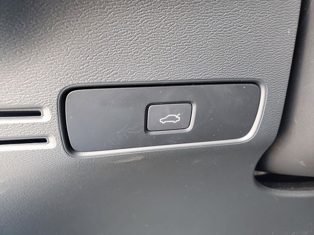 2023 Volvo XC40 B5 Core