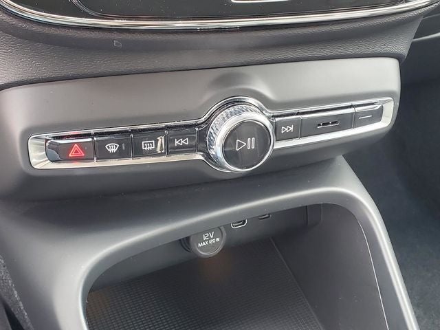 2023 Volvo XC40 B5 Core