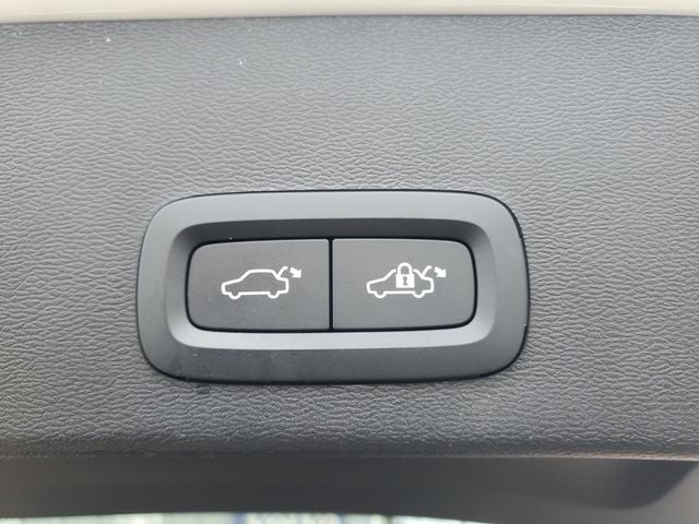 2023 Volvo XC40 B5 Core