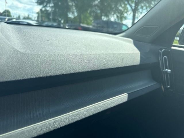 2023 Volvo XC40 B5 Plus Dark Theme
