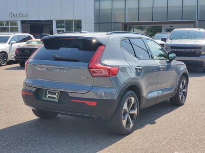 2023 Volvo XC40 B5 Plus Dark Theme