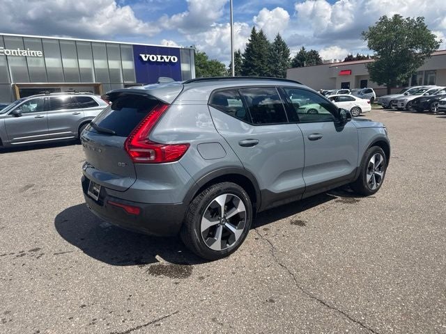 2023 Volvo XC40 B5 Plus Dark Theme