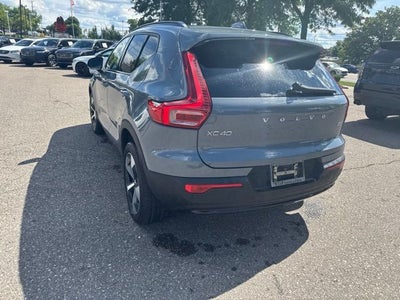2023 Volvo XC40 B5 Plus Dark Theme