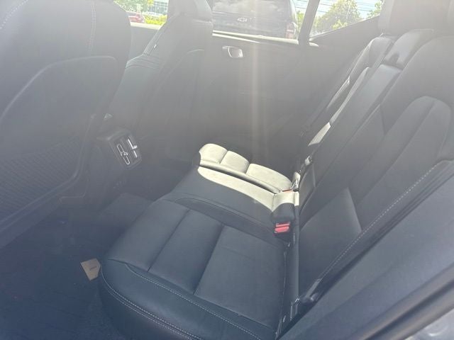 2023 Volvo XC40 B5 Plus Dark Theme