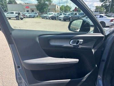 2023 Volvo XC40 B5 Plus Dark Theme
