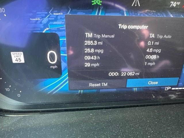 2023 Volvo XC40 B5 Plus Dark Theme