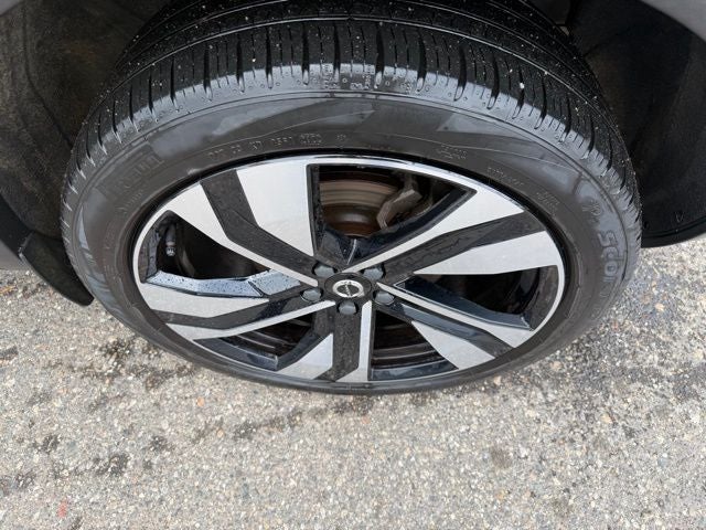 2023 Volvo XC40 B5 Plus Dark Theme