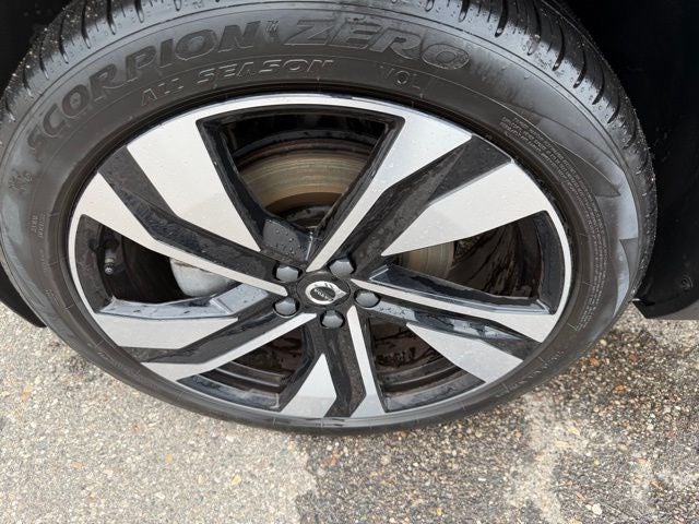 2023 Volvo XC40 B5 Plus Dark Theme