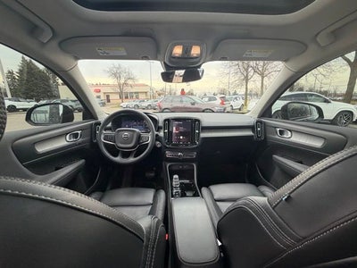 2023 Volvo XC40 B5 Plus Dark Theme