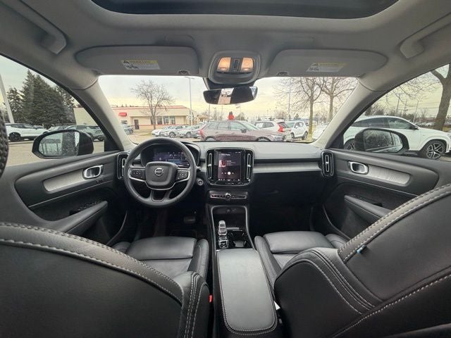 2023 Volvo XC40 B5 Plus Dark Theme