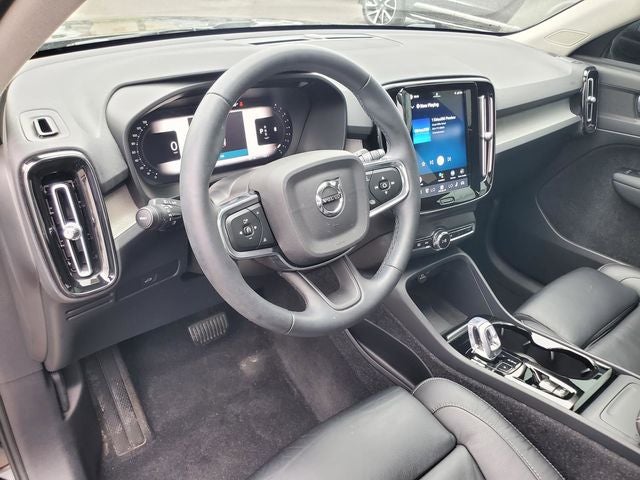 2023 Volvo XC40 B5 Plus Dark Theme