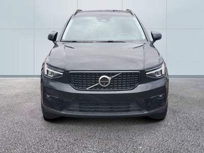 2023 Volvo XC40 B5 Plus Dark Theme