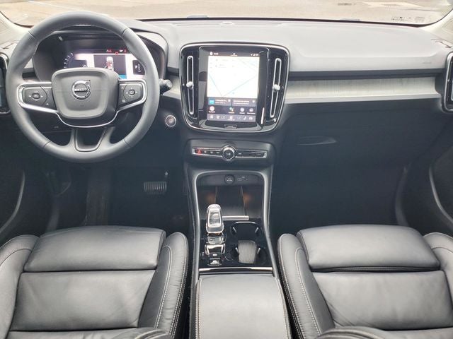 2023 Volvo XC40 B5 Plus Dark Theme